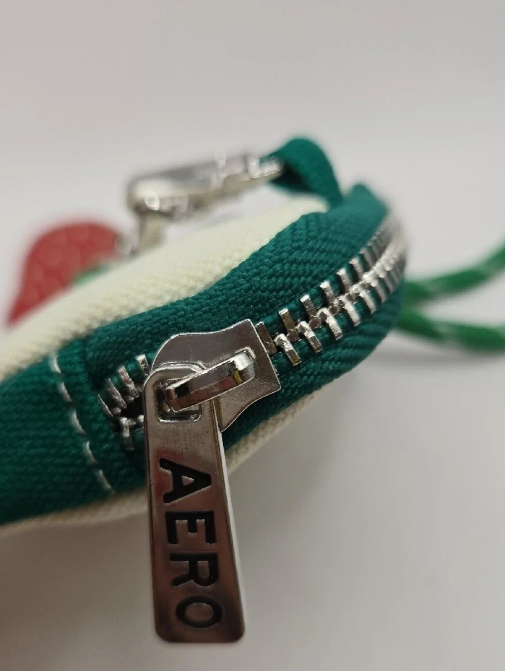 NWOT Aeropostale Green and Cream Strawberry Key & Card Holder